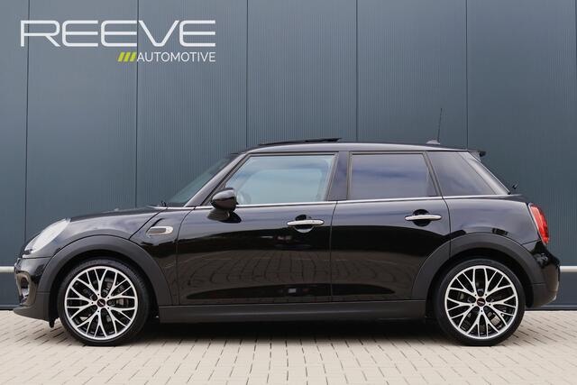 Mini COOPER 5-Deurs 1.5 Serious Business | JCW | Pano | Stoelverwarming | 18 Inch | LED | Keyless Entry | John Cooper Works pakket