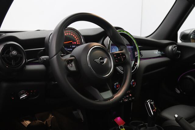 Mini COOPER 3-Deurs 1.5 136 PK Automaat Camden Plus Edition, Panoramadak, LED, Leder, Climate Control