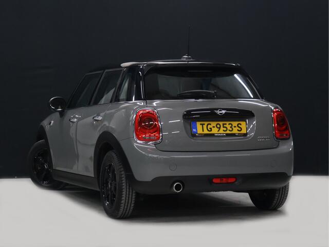 Mini COOPER 5-Deurs 1.5 [APPLE CARPLAY, ANDROID, CRUISE CONTROL, LEDEREN STUUR, AIRCO, MULTIFUNCTIONEEL STUUR, NAVIGATIE, NIEUWSTAAT]