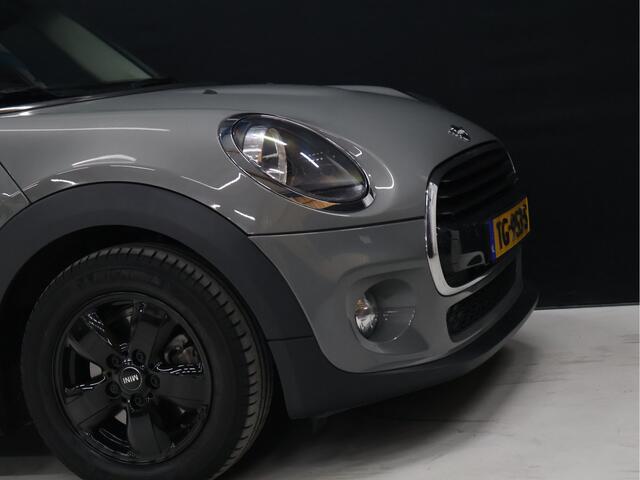 Mini COOPER 5-Deurs 1.5 [APPLE CARPLAY, ANDROID, CRUISE CONTROL, LEDEREN STUUR, AIRCO, MULTIFUNCTIONEEL STUUR, NAVIGATIE, NIEUWSTAAT]