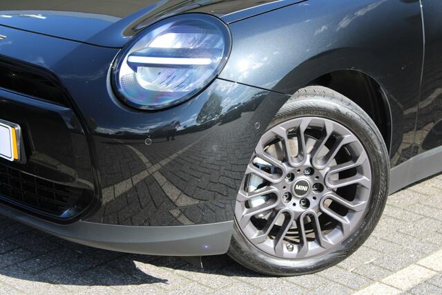 Mini COOPER Hatchback E / Head-Up / LED / Stoelverwarming / Getint glas / 17" U-Spoke grey