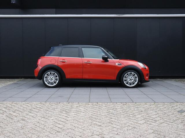 Mini COOPER 5-Deurs 1.5 Chili | AUT. | PANO-DAK | STOELVERW. | PDC | CRUISE | NAVI | APPLE CARPLAY |