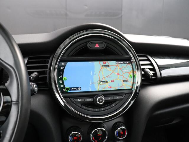 Mini COOPER 5-Deurs 1.5 Chili | AUT. | PANO-DAK | STOELVERW. | PDC | CRUISE | NAVI | APPLE CARPLAY |