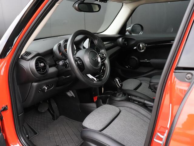 Mini COOPER 5-Deurs 1.5 Chili | AUT. | PANO-DAK | STOELVERW. | PDC | CRUISE | NAVI | APPLE CARPLAY |