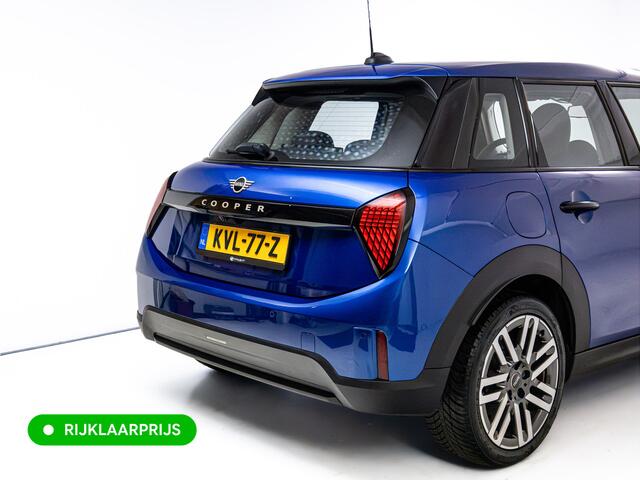 Mini COOPER 5-Deurs 1.5 C Black 5 drs. | Stoel- & Stuurverw. | Leer | Cruise | Camera | Navigatie | App. connect | 17"LMV | All season banden, Draadloze tel. lader, Led, DAB