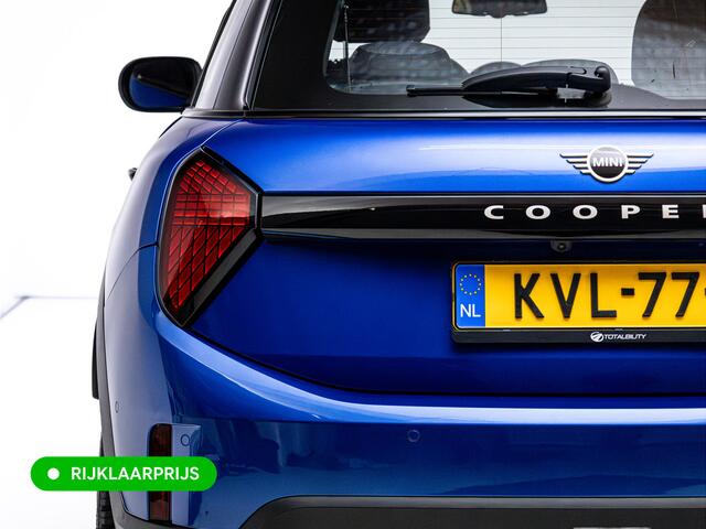 Mini COOPER 5-Deurs 1.5 C Black 5 drs. | Stoel- & Stuurverw. | Leer | Cruise | Camera | Navigatie | App. connect | 17"LMV | All season banden, Draadloze tel. lader, Led, DAB