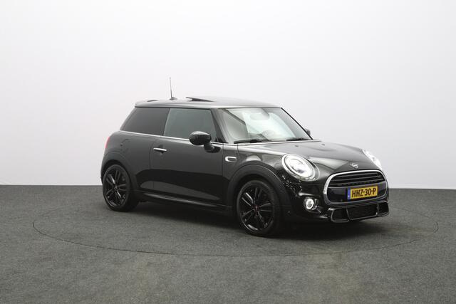 Mini COOPER 3-Deurs 1.5 136 PK Automaat John Cooper Works, Panoramadak, Stoelverwarming, Cruise Control