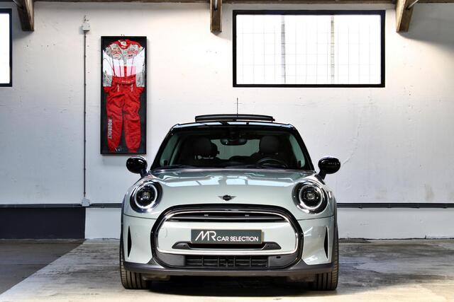 Mini COOPER 5-Deurs 1.5 Camden Edition | Panoramadak | HUD | Harman Kardon | Keyless | LED