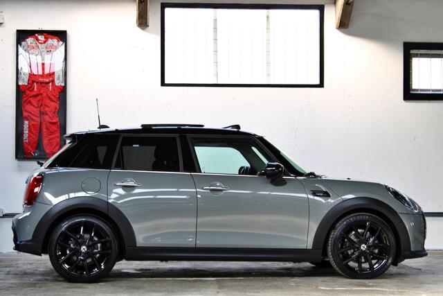 Mini COOPER 5-Deurs 1.5 Camden Edition | Panoramadak | HUD | Harman Kardon | Keyless | LED