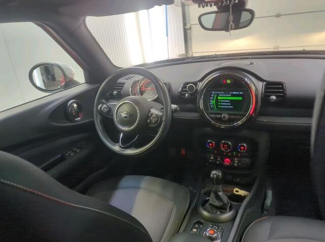 Mini COOPER CLUBMAN Mini 1.5 136PK Business Edition / Panoramadak / Trekhaak / Pdc.V+A / Airco-ecc. / Pepper uitv. / Apk jul-2026