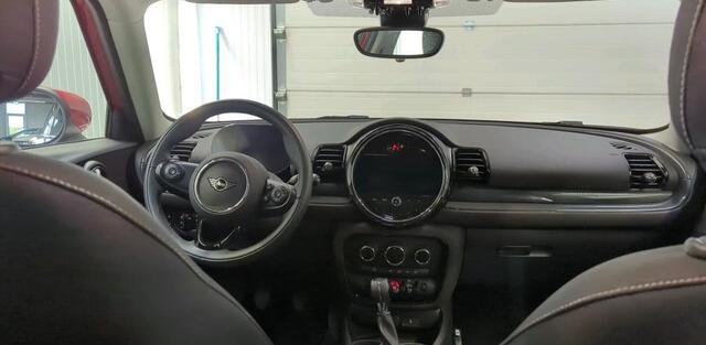 Mini COOPER CLUBMAN Mini 1.5 136 pk Business Edition Navigatie Plus DAB Clima + Cruise Control 17 Inch Velgen Carplay Parkeersensoren Alarm NL Auto