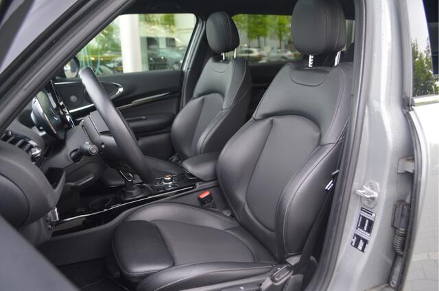 Mini COOPER CLUBMAN Automaat / Panoramadak / Achteruitrijcamera / Comfort Access / LED / Park Assistant / Stoelverwarming