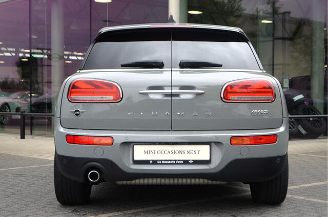 Mini COOPER CLUBMAN Automaat / Panoramadak / Achteruitrijcamera / Comfort Access / LED / Park Assistant / Stoelverwarming