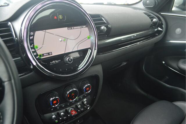 Mini COOPER CLUBMAN Automaat / Panoramadak / Achteruitrijcamera / Comfort Access / LED / Park Assistant / Stoelverwarming