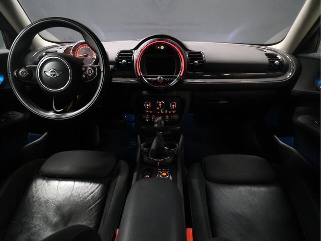 Mini COOPER CLUBMAN Mini 1.5 Chili Serious Business AUTOMAAT [NAVIGATIE, STOELVERWARMING, LED, VOL LEDER, PDC V+A, CRUISE CONTROL, BLUETOOTH TELEFOON, CLIMATE CONTROL, NIEUWSTAAT]