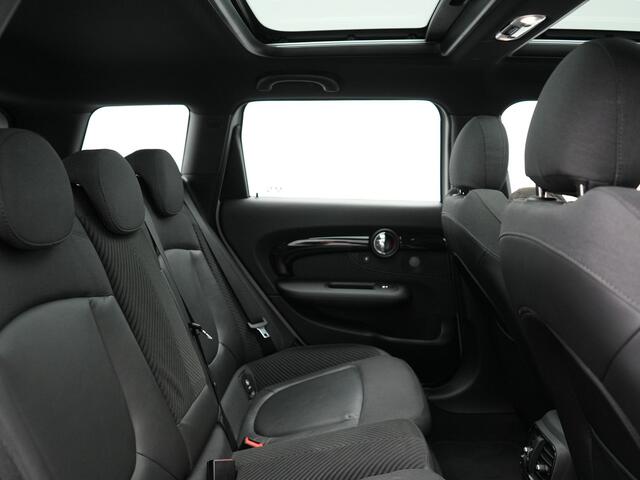 Mini COOPER CLUBMAN 1.5 Chili Handgeschakeld 136pk | Panodak | Harman & Kardon | Apple Carplay | Lederen Sportstoelen | Navigatie | Cruise Control | Sportstuur |
