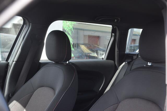 Mini COOPER CLUBMAN Mini 1.5 Business Edition Automaat | LED | Keyless | Navi | Clima | Cruise | PDC | LMV