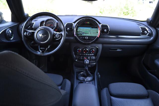 Mini COOPER CLUBMAN 1.5 Chili Serious | Led | Sportstoel | Harman Kardon | Navi | Keyless Entry | 18 inch. Dealer onderhouden!