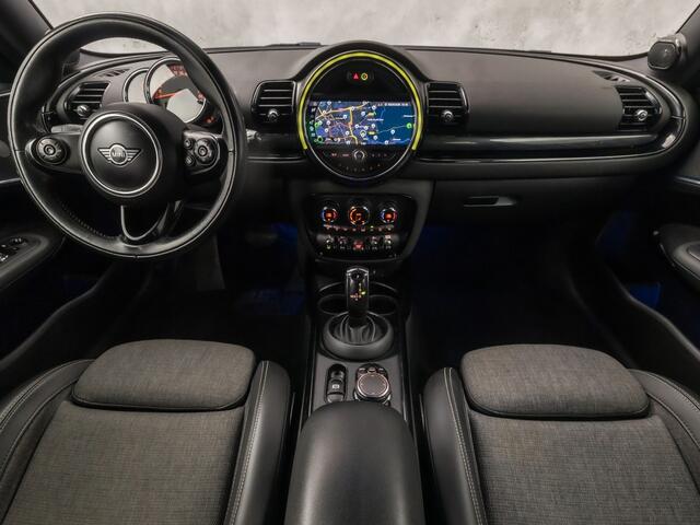 Mini COOPER CLUBMAN 1.5 Chili Automaat (GROOT NAVI, CLIMATE, STOELVERWARMING, HARMAN/KARDON, LEDER, SPORTSTOELEN, GETINT GLAS, PARKEERSENSOREN, NIEUWSTAAT)