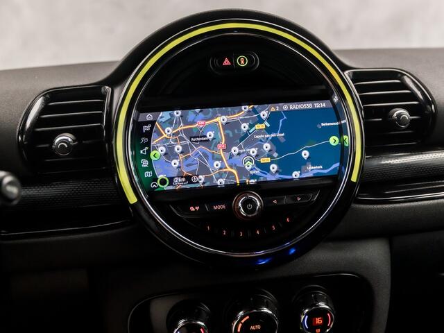 Mini COOPER CLUBMAN 1.5 Chili Automaat (GROOT NAVI, CLIMATE, STOELVERWARMING, HARMAN/KARDON, LEDER, SPORTSTOELEN, GETINT GLAS, PARKEERSENSOREN, NIEUWSTAAT)