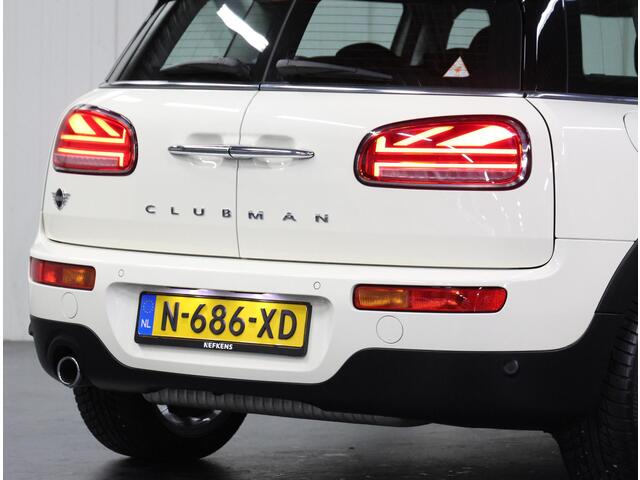 Mini COOPER CLUBMAN 136PK Business Edition | 1ste eigenaar | AppleCarplay/AndroidAuto | Climate Control | Cruise Control | LED | Parkeersensoren | Armsteun | Navigatie | 17"LMV | Trekhaak | Isofix |