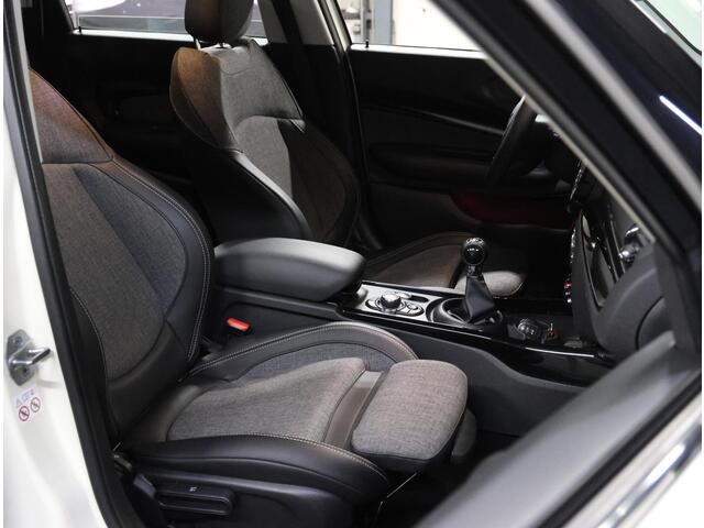 Mini COOPER CLUBMAN 136PK Business Edition | 1ste eigenaar | AppleCarplay/AndroidAuto | Climate Control | Cruise Control | LED | Parkeersensoren | Armsteun | Navigatie | 17"LMV | Trekhaak | Isofix |