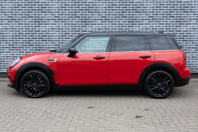 Mini COOPER CLUBMAN 1.5 Business Edition | Trekhaak Afneembaar | Panoramadak | Two-Tone | Parkeersensoren | Sportstoelen | Privacy Glas | LED Koplampen | Climate Controle | Cruise Control | Lichtmetalen Velgen 17 inch | Navigatie | Apple Carplay | Android Auto
