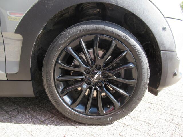 Mini COOPER CLUBMAN 1.5 Business | Clima-Airco | Cruise control | Stoelverwarming | 6-Bak | Navigatie | Parkeersensoren |
