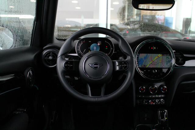 Mini COOPER S Hatchback Classic Automaat / Achteruitrijcamera / Sportstoelen / LED / Comfort Access / Cruise Control / Stoelverwarming