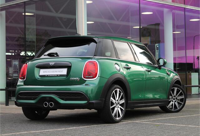 Mini COOPER S Hatchback Classic Automaat / Achteruitrijcamera / Sportstoelen / LED / Comfort Access / Cruise Control / Stoelverwarming
