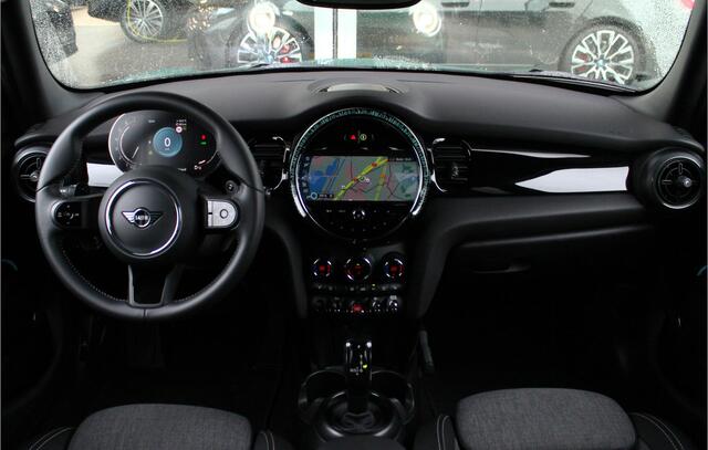 Mini COOPER S Hatchback Classic Automaat / Achteruitrijcamera / Sportstoelen / LED / Comfort Access / Cruise Control / Stoelverwarming