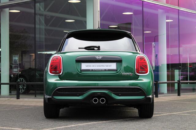 Mini COOPER S Hatchback Classic Automaat / Achteruitrijcamera / Sportstoelen / LED / Comfort Access / Cruise Control / Stoelverwarming