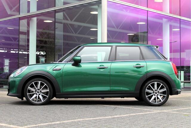 Mini COOPER S Hatchback Classic Automaat / Achteruitrijcamera / Sportstoelen / LED / Comfort Access / Cruise Control / Stoelverwarming