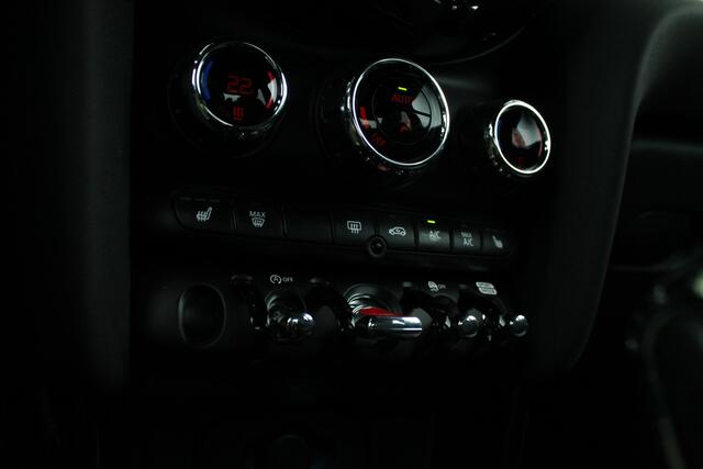 Mini COOPER S Hatchback Classic Automaat / Achteruitrijcamera / Sportstoelen / LED / Comfort Access / Cruise Control / Stoelverwarming