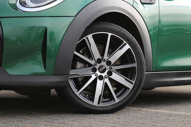 Mini COOPER S Hatchback Classic Automaat / Achteruitrijcamera / Sportstoelen / LED / Comfort Access / Cruise Control / Stoelverwarming