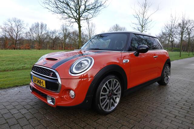 Mini COOPER S Mini 2.0 Chili | John Cooper Works Edition | NL Auto | LED | Stoelverwarming | Camera | Sfeerverlichting | Keyless |