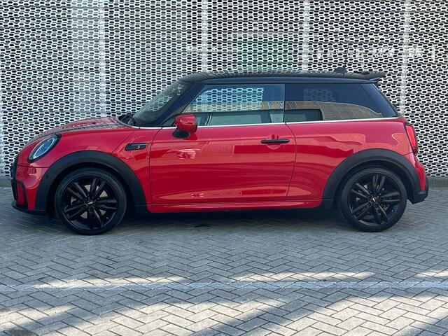Mini COOPER S Mini 2.0 John Cooper Works / Pano / Stoelverwarming / Camera / Parkeer sensoren V+A / Adapt cruise / Head-up /