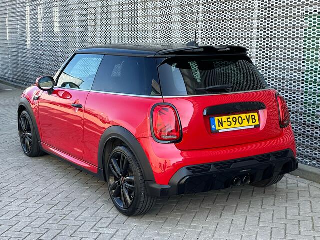 Mini COOPER S Mini 2.0 John Cooper Works / Pano / Stoelverwarming / Camera / Parkeer sensoren V+A / Adapt cruise / Head-up /