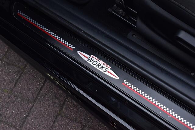 Mini COOPER S Mini Cabrio 2.0 Chili Serious Business | JCW | CarPlay | H/K | Leer | Stoelverw.