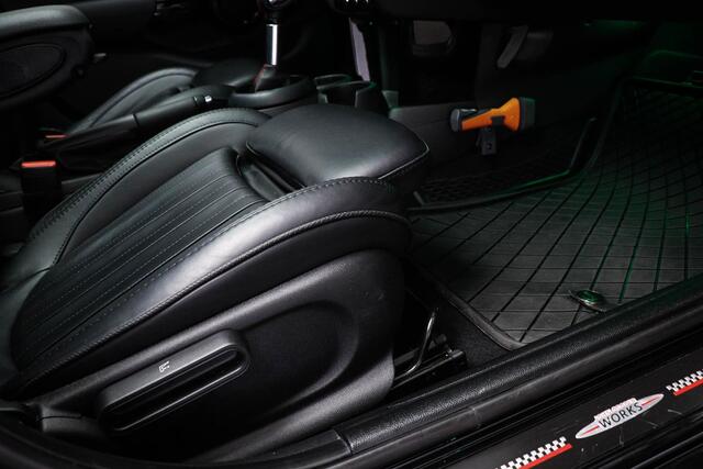 Mini COOPER S Mini 2.0 Chili Serious Business | PANORAMADAK | LEDER | STOELVERWARMING