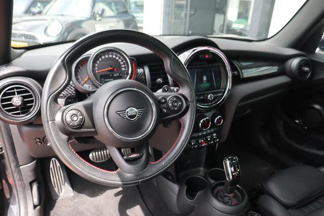 Mini COOPER S 5-deurs | Hammersmith Edition | JCW-Pakket | Glazen Panoramadak | YOURS Leder | 17" LM | Comfort Access