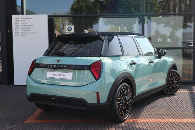 Mini COOPER S Mini 2.0 Favoured M | Panoramadak | Head-Up Display | JCW sportstoelen