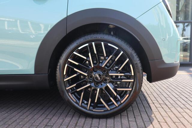 Mini COOPER S Mini 2.0 Favoured M | Panoramadak | Head-Up Display | JCW sportstoelen