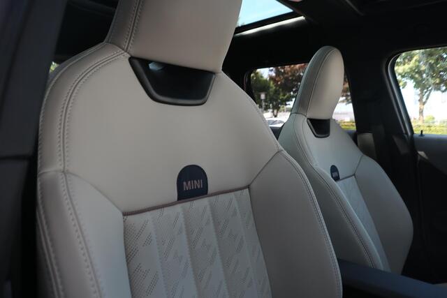 Mini COOPER S Mini 2.0 Favoured M | Panoramadak | Head-Up Display | JCW sportstoelen