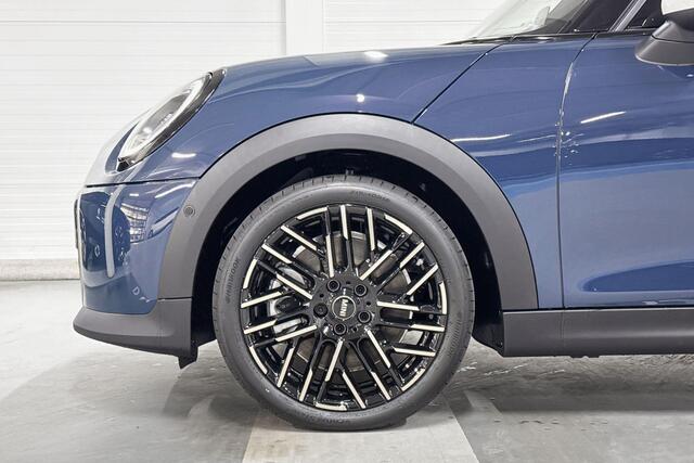 Mini COOPER S 5-Deurs 2.0 Favoured XL | Panoramadak | Head-Up Display | Stoelverwarming