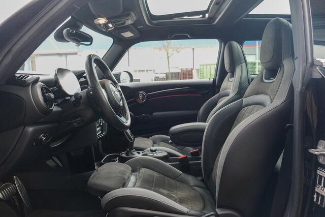 Mini COOPER S Mini 2.0 John Cooper Works JCW Panoramadak Black edition Schaalstoelen NLauto BOMVOL!!