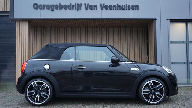 Mini COOPER S 2.0 192pk Cabriolet Automaat *John Cooper Works Pack* 18inch LM Keyless LED Leder/Alcantara Navi 80346km!