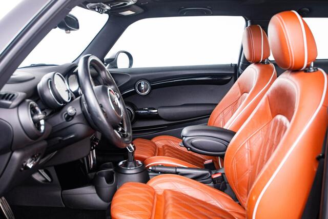 Mini COOPER S Mini 2.0 Panoramadak - Harman Kardon - Head up - Active Cruise Control - Comfort Access - Elektrisch verwarmbare voorstoelen - Elektrisch inklapbare buitenspiegels - Parking/Driving Assistant -