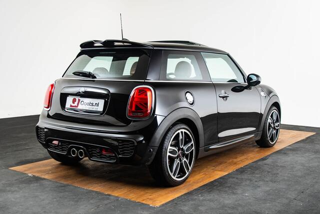 Mini COOPER S Mini 2.0 Panoramadak - Harman Kardon - Head up - Active Cruise Control - Comfort Access - Elektrisch verwarmbare voorstoelen - Elektrisch inklapbare buitenspiegels - Parking/Driving Assistant -