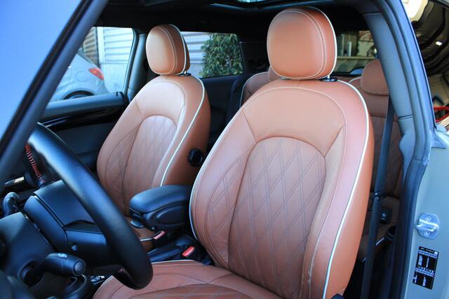 Mini COOPER S Mini 2.0 Chili JCW | Unieke Uitvoering | Pano | ACC | Camera | Stoelverwarming | Union Jack | Chester Malt Brown | Emerald Grey | John Cooper Works 192 PK